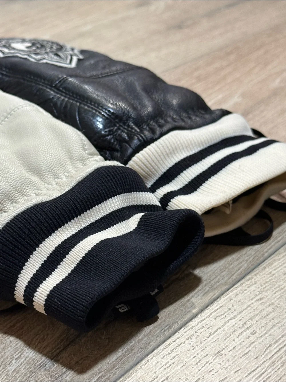 Dakine Leather Snowboard Mittens Yin Yang Team Lotus Black Cream Small